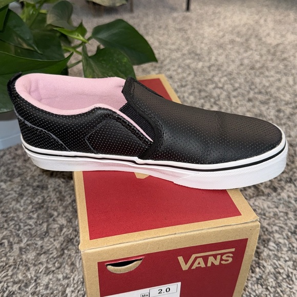 Vans - Picture 10 of 12